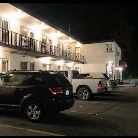 Traveller'S Motel Parry Sound Esterno foto