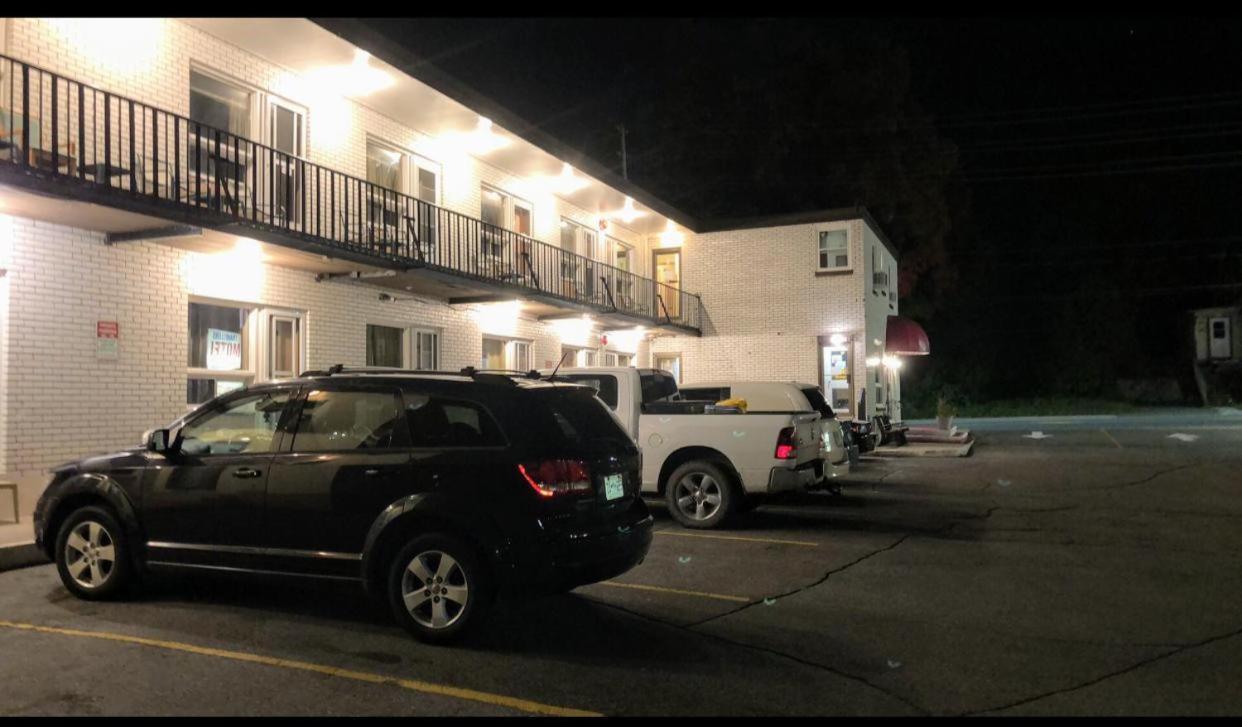 Traveller'S Motel Parry Sound Esterno foto